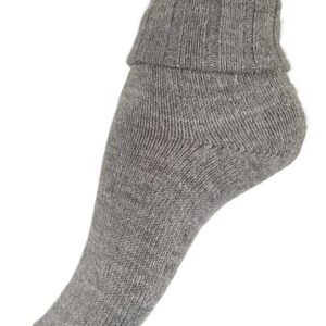 Hellgraue Socken aus weicher Alpakawolle