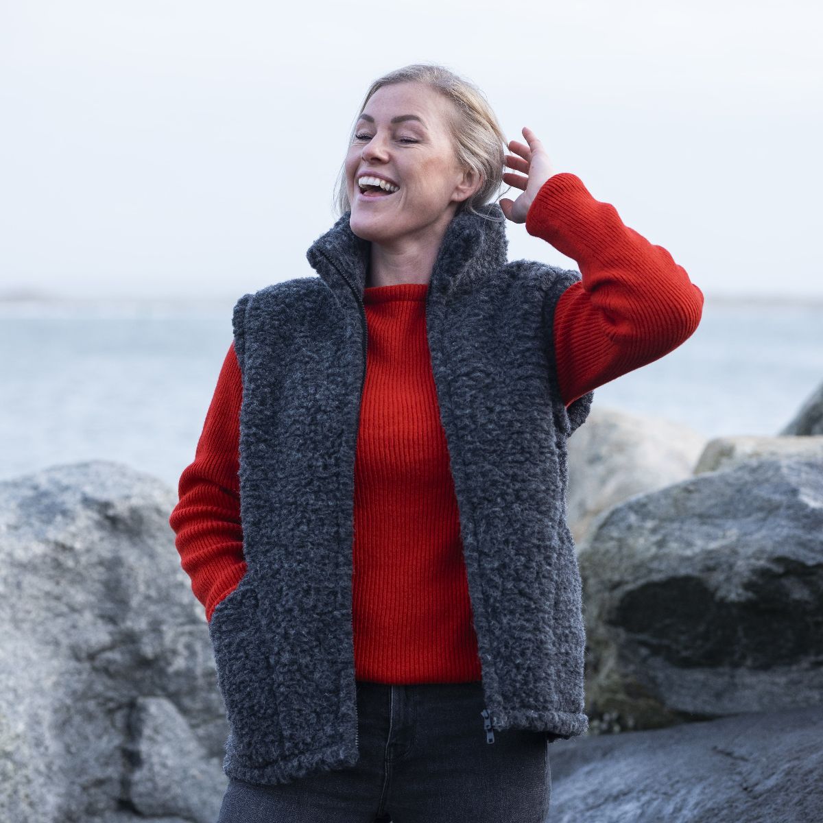 Köstliche und weiche Weste aus 100 % Merinowolle.