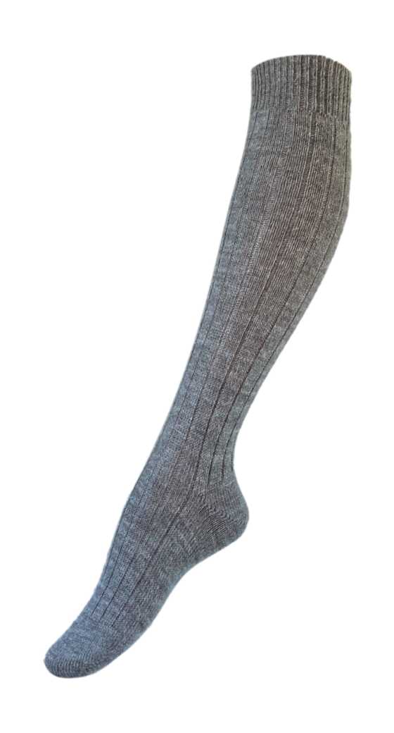 Schöne, knielange Socken aus Alpakawolle in Hellgrau